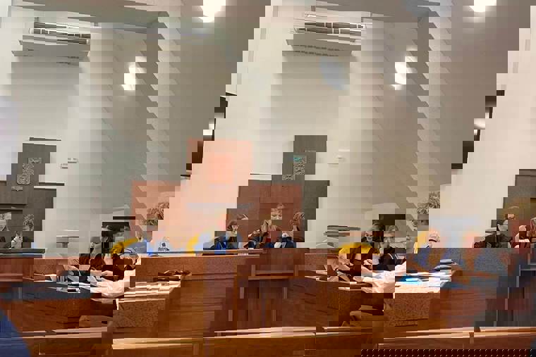 studenti na simulovaném soudním řízení