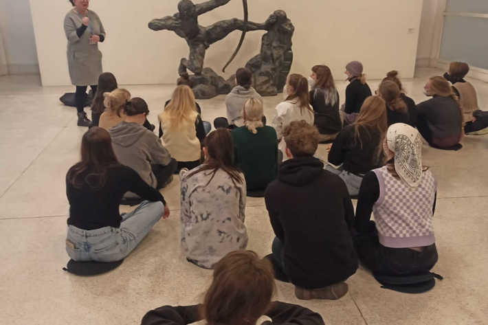 Studenti 2. ročníku na výstavě ve Veletržním paláci - 1. republika