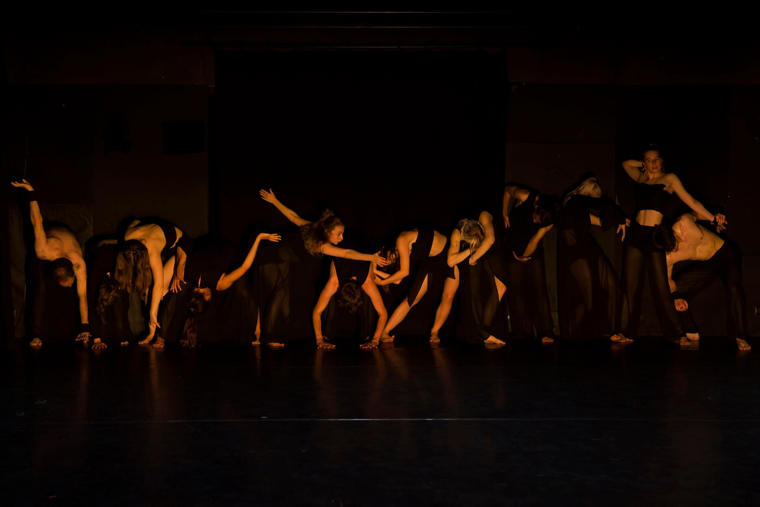 Studenti při představení