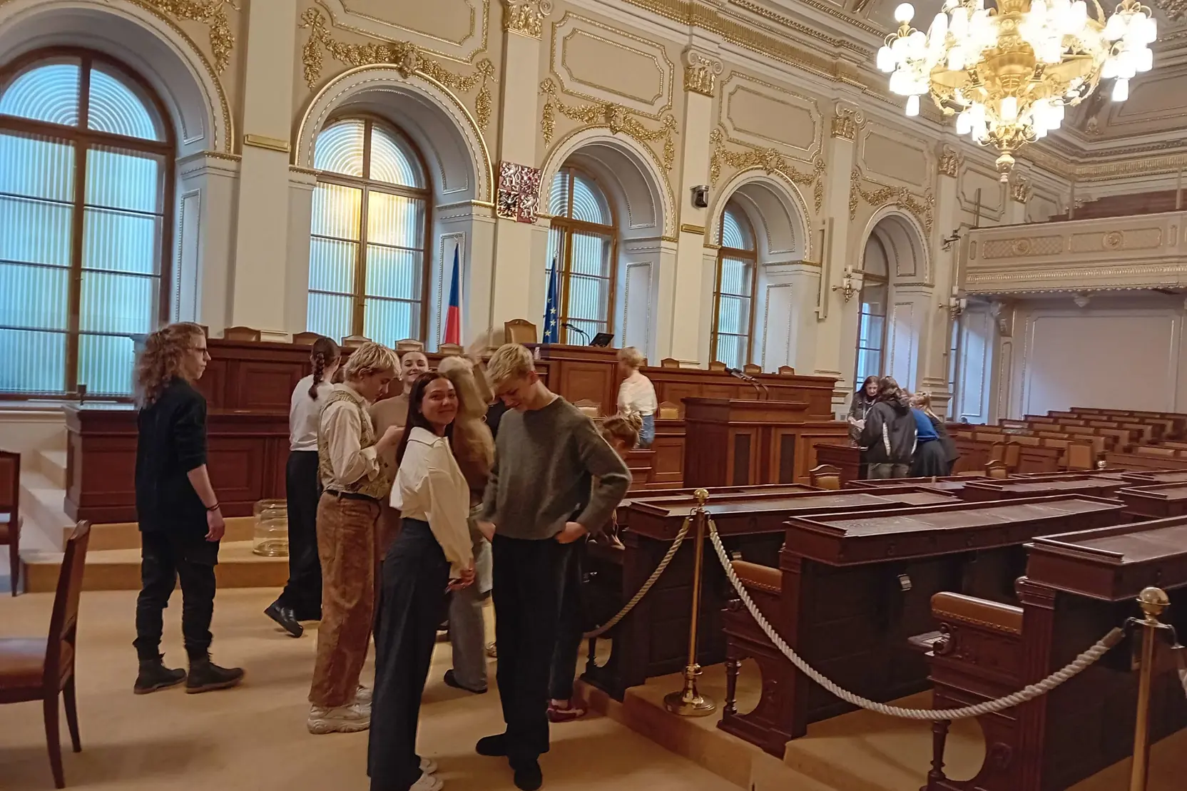 Náhledový obrázek k článku Nezapomenutelný výlet do Poslanecké sněmovny: Zákulisí politiky odhaleno žáky 2. ročníku!