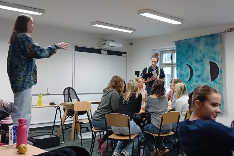 studenti na workshopu