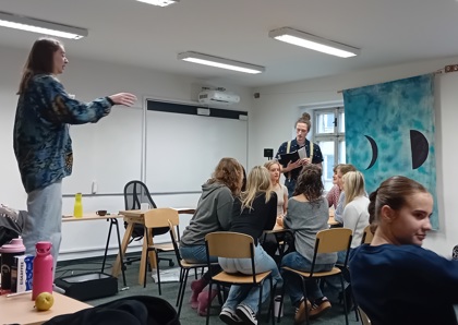 studenti na workshopu