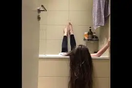 tanečnice ve vaně
