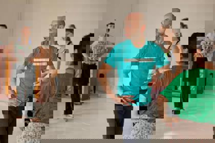 Jan Malík při výuce lidového tance