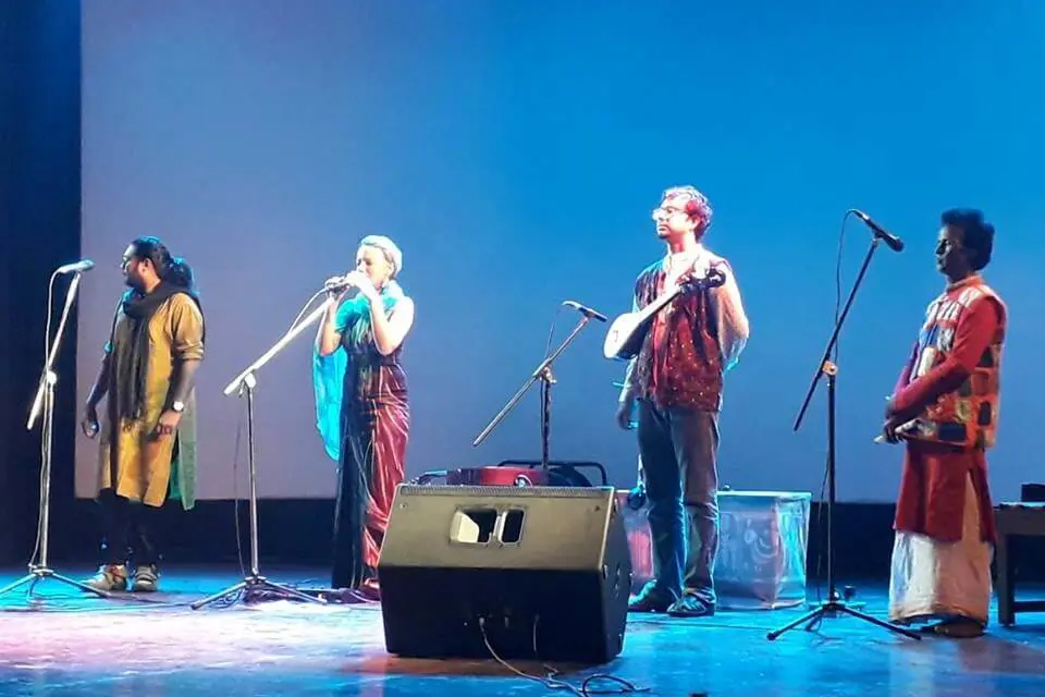 Koncert v RabindraTirtha kulturním centru, Kalkata, Indie