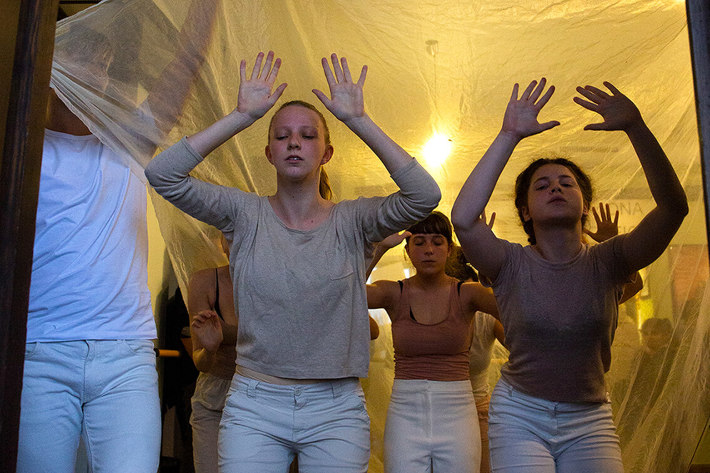 Studenti 5. ročníku na Mezinárodním dni tance