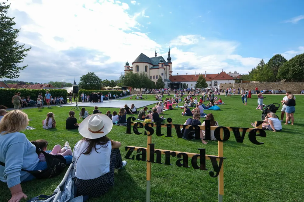 studenti tančí v Litomyšli