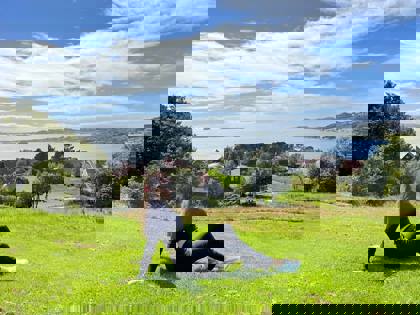 Veronika Helclová tančí u moře