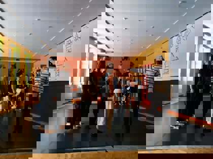 studenti na tanečním sále