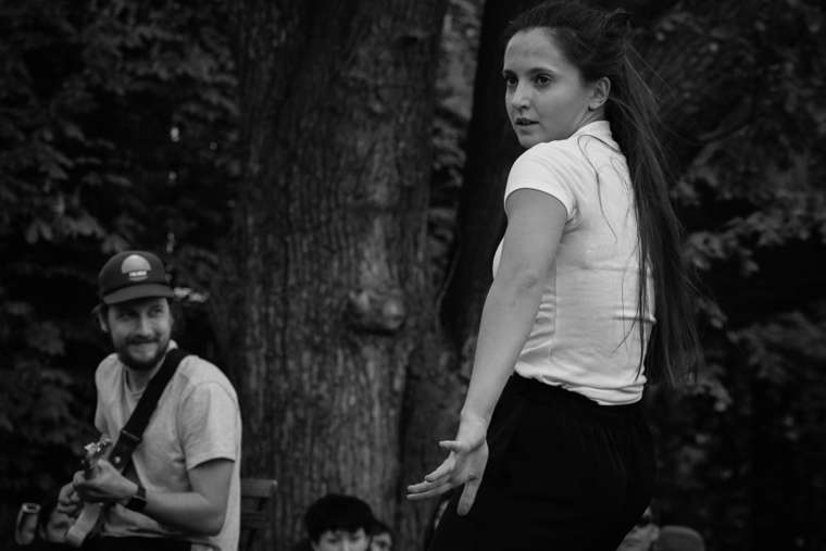 Tančící studentky