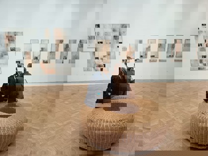 studenti na výstavě