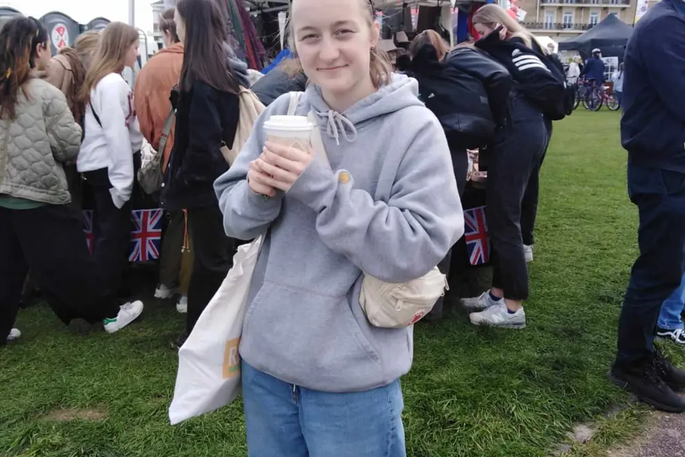 Studenti na procházce Broadstairs