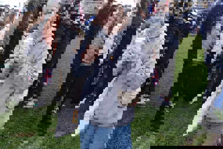 Studenti na procházce Broadstairs