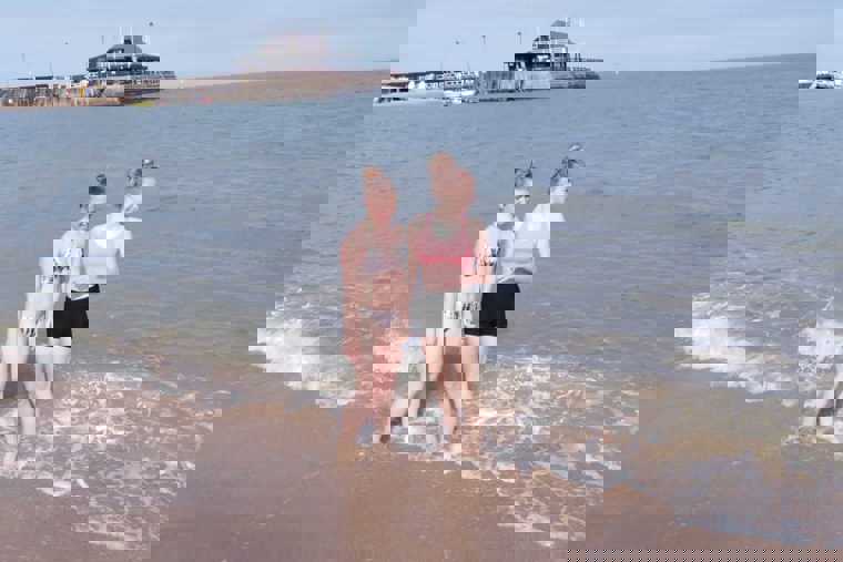 studentky na pláži