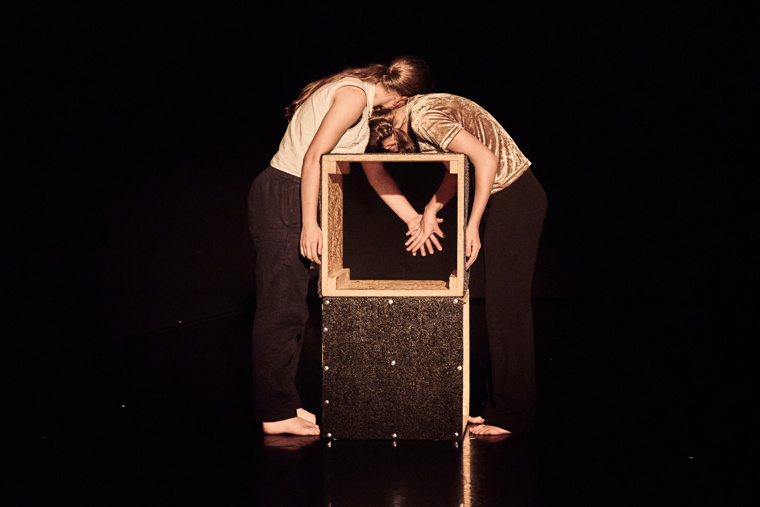 studenti na představení