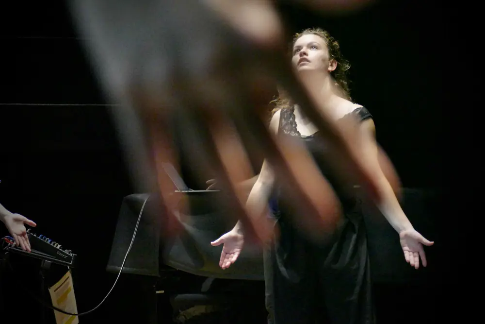 studenti na zkoušce choreografie
