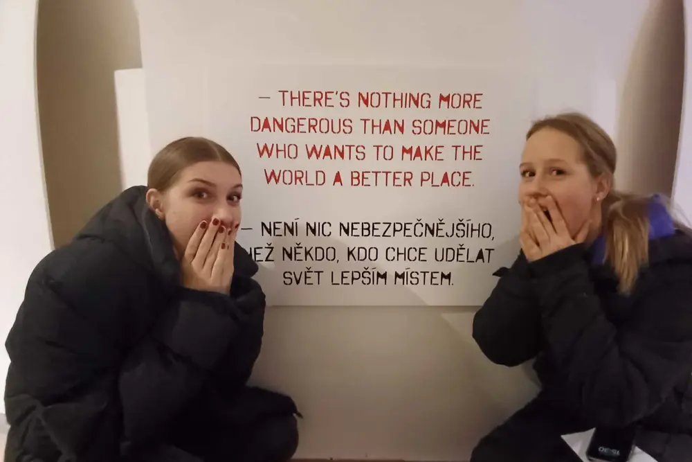 Studenti na výstavě