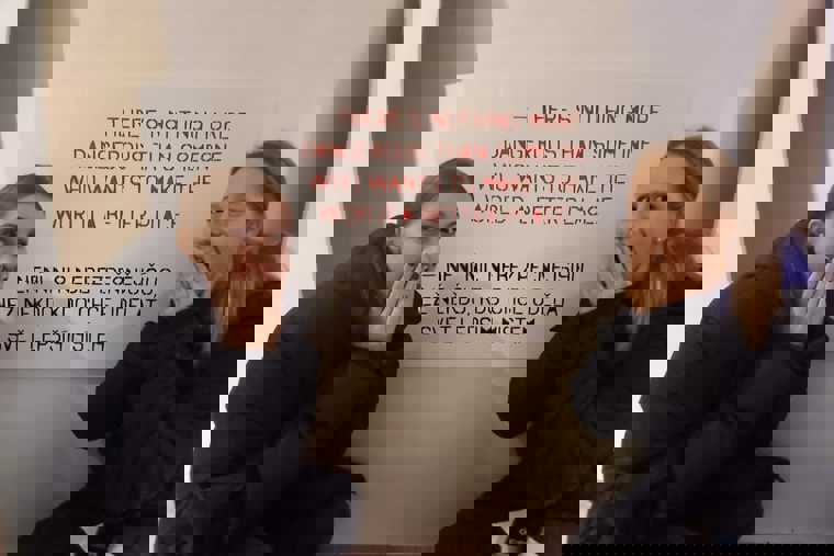 Studenti na výstavě