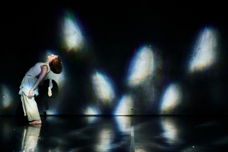 studenti na představení