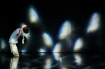 studenti na představení