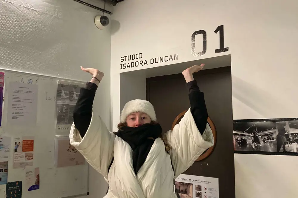 studentka v galerii