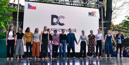 Studenti na Mezinárodním dni tance