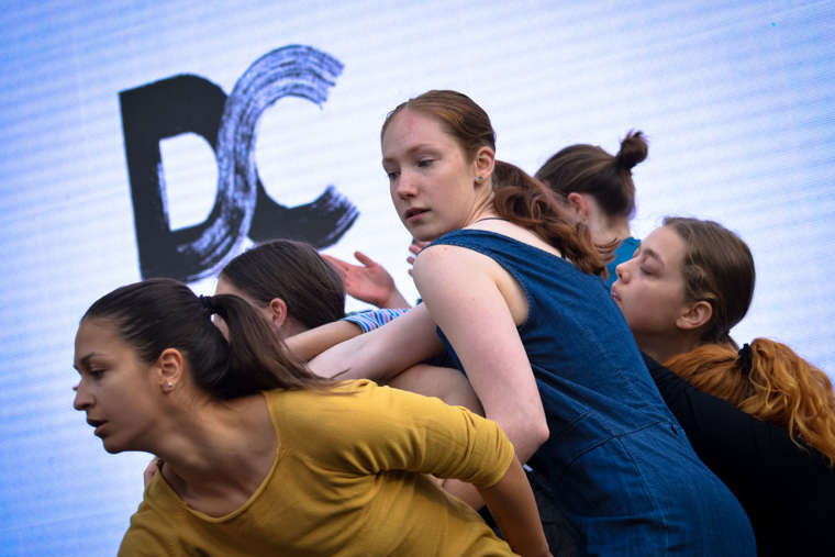 Tančící studentky