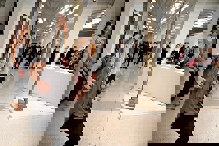 studenti tančí v Národní galerii