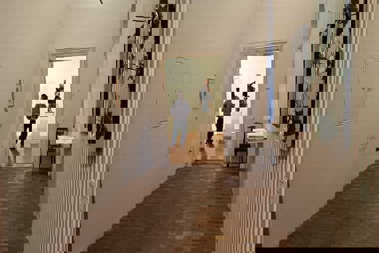 studenti na výstavě