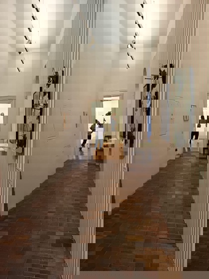 studenti na výstavě