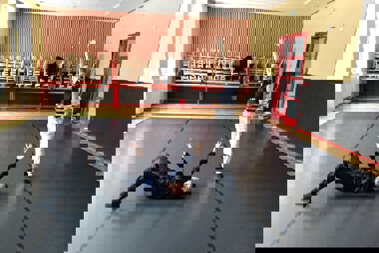 studenti na tanečním sále