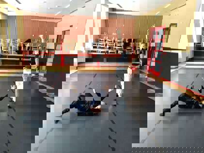 studenti na tanečním sále