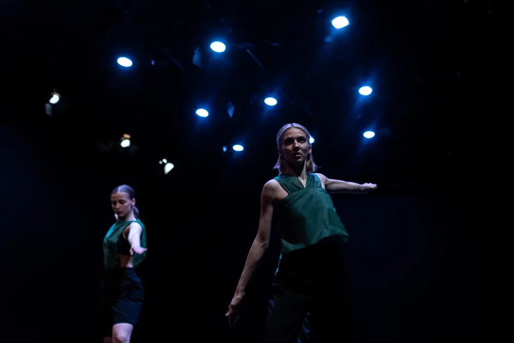 Tanečníci v choreografii