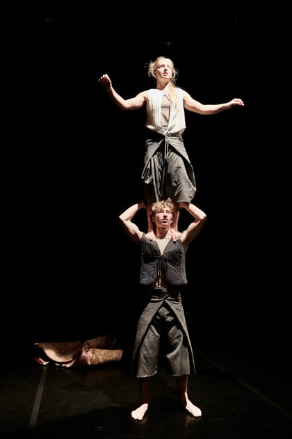 studenti na představení