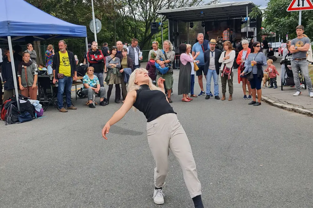 Tanečnice na Braníku sobě