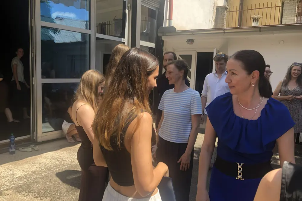 slavnostní předávání diplomů absolventkám