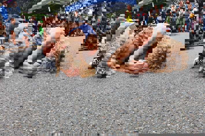 Naši studenti na Braníku sobě