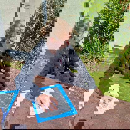 studenti venku v college