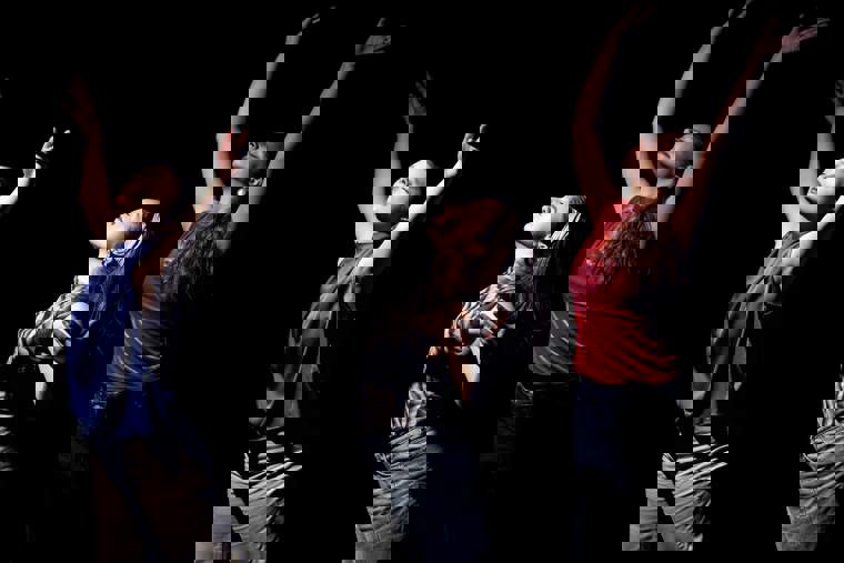 tanečníci při představení