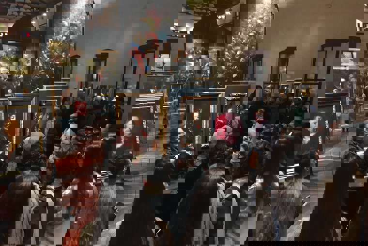 studenti na výstavě Petr Brandl