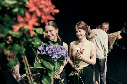 studenti po představení