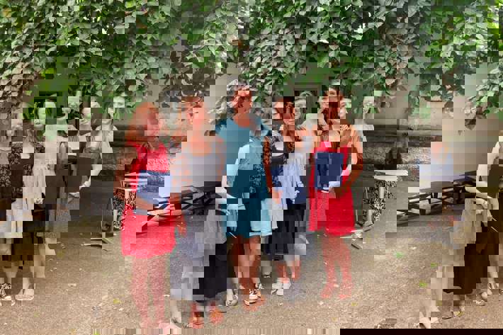 Čerství absolventi