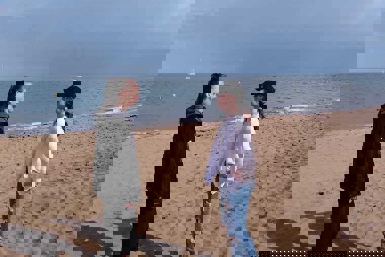 studentky na pláži