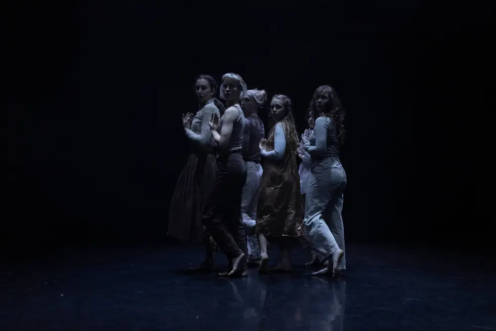 Tanečníci v choreografii