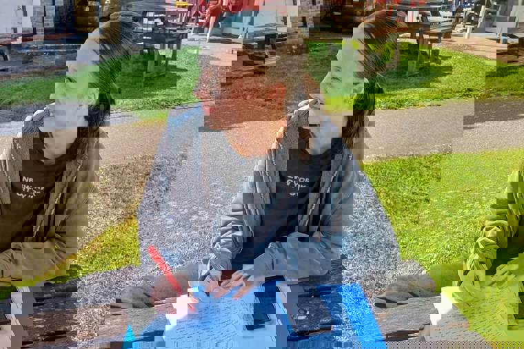 studenti venku v college