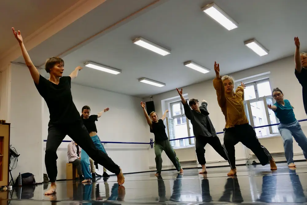 tanečníci pracují na workshopu