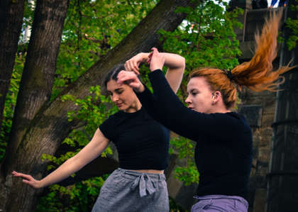 Tančící studentky