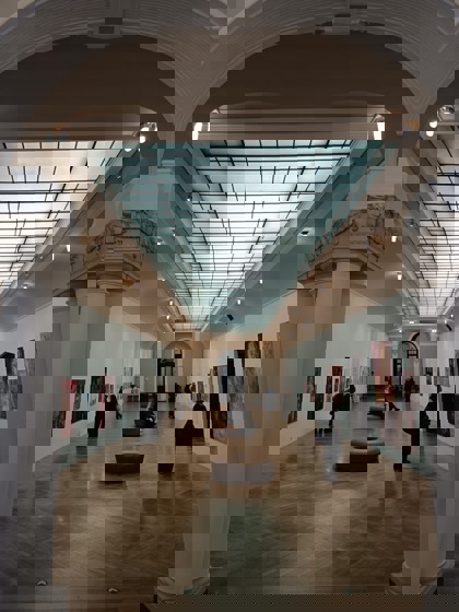 studenti na výstavě