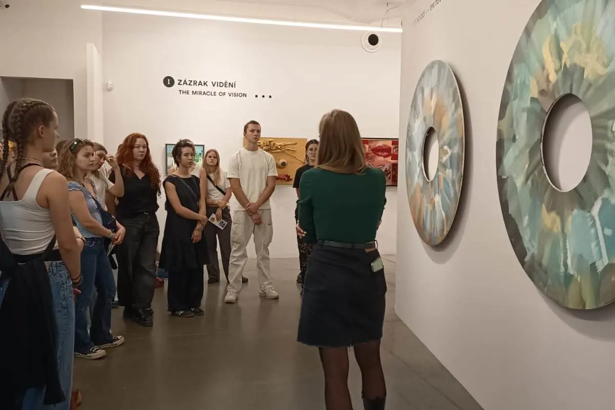 Náhledový obrázek k článku Studenti 3. ročníku na výstavě Z očí do očí