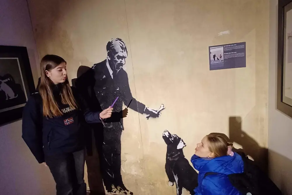 Studenti na výstavě